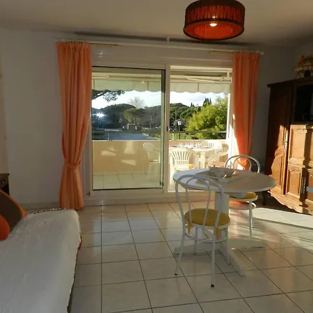Apartment Le Lavandou, 1 Piece, 4 Personnes - Fr-1-251-641 Le Lavandou