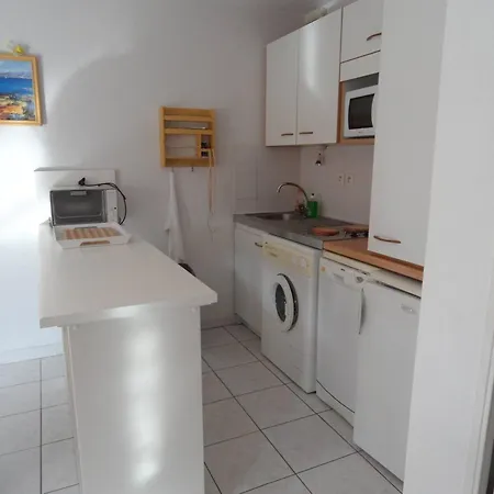 Le Lavandou, 1 Piece, 4 Personnes - Fr-1-251-641 Apartment