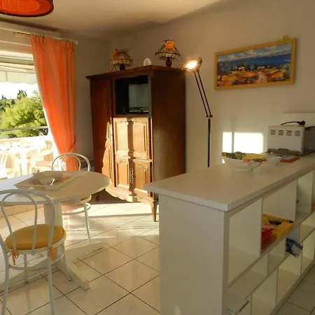 Le Lavandou, 1 Piece, 4 Personnes - Fr-1-251-641 * Le Lavandou