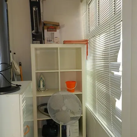Apartment Le Lavandou, 1 Piece, 4 Personnes - Fr-1-251-641